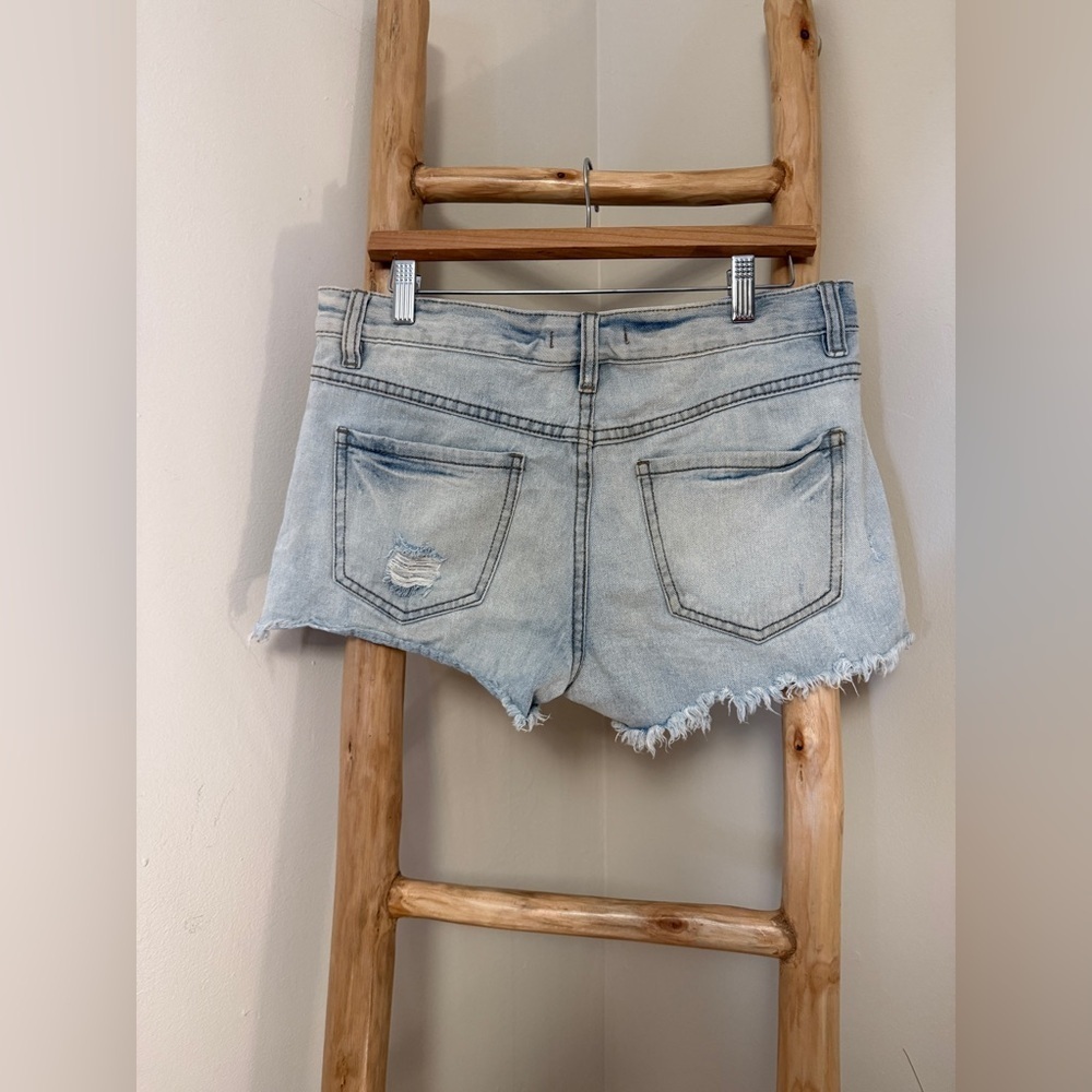 Free People Runaway Cutoff Denim Jean Distressed Shorts, Size 27 - Picture 6 of 6